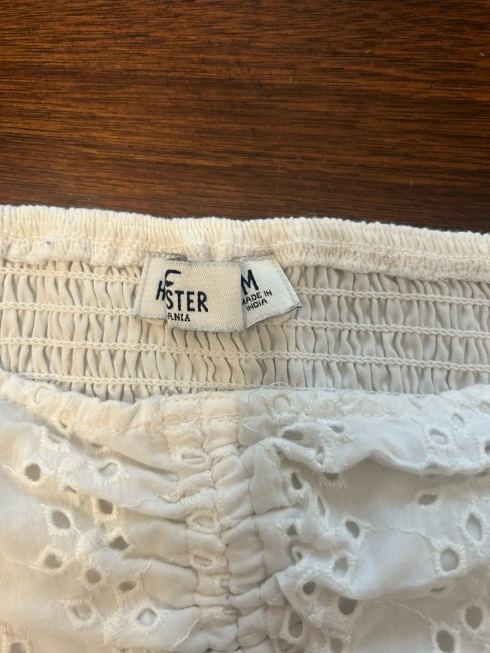 Hollister White Eyelet Puff Sleeve Cropped Top with Front Tie - Picture 2 of 3